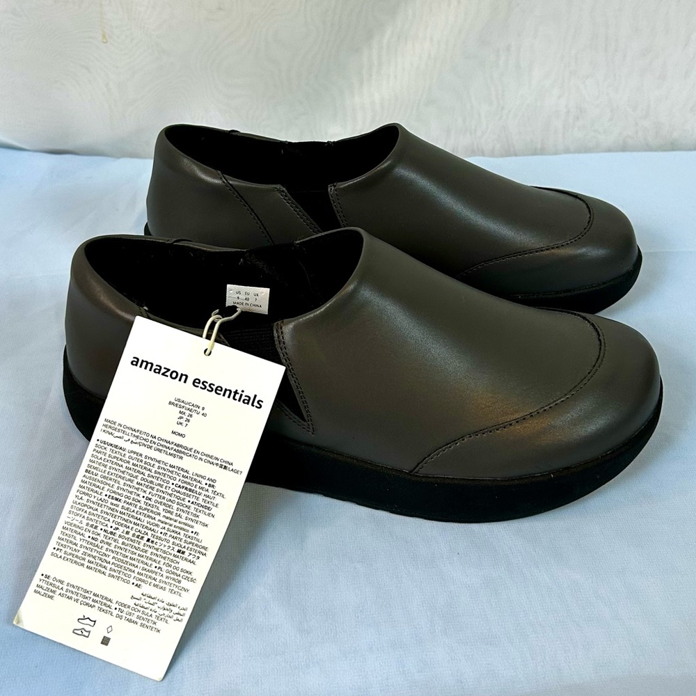 New Amazon Essentials Women's Comfortable Slip Resistant Service Shoe / Size 9